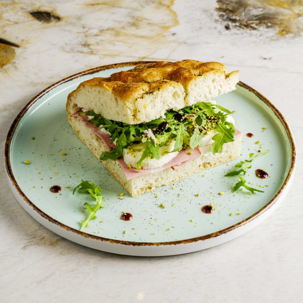 Focaccia μορταδελα με φυστικι αιγινης